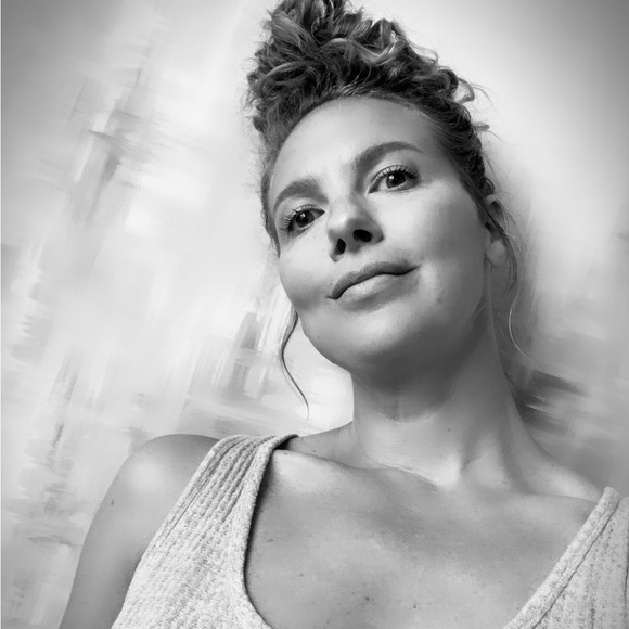 🌼WELCOME TO MY CLOSET🌼 - Picture 4 of 8